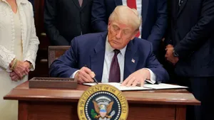 Trump issues order to set up tariffs on countries trading with Iran
