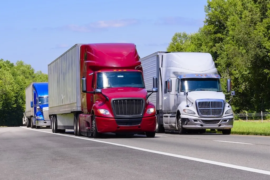 DAT iQ Signal: Freight Rates Climb, Capacity Tightens, Carriers Benefit