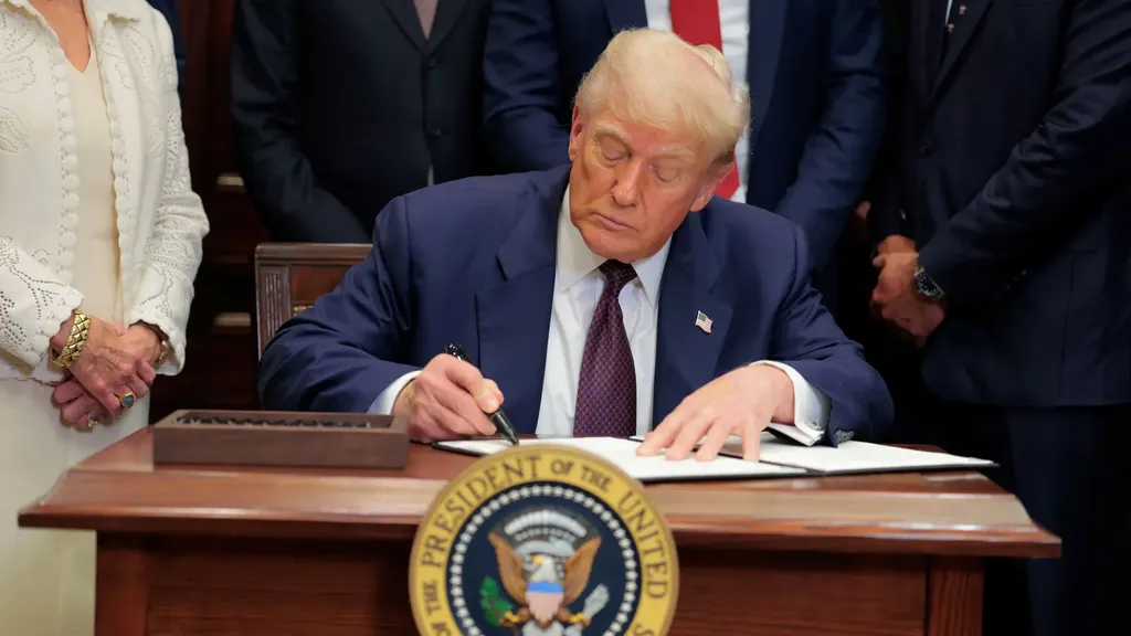 Trump issues order to set up tariffs on countries trading with Iran