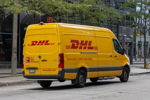 DHL’s 2025 Peak Season Strategy: Planning, Forecasting and Robotics